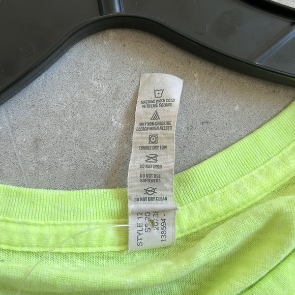 Under Amour Womens Neon Green Yellow Sleeveless Workout Top Size Small Raw Hem - Picture 8 of 14